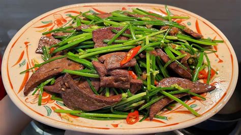  Can You Handle the Fiery Kick and Tangy Twist of Shangqiu City’s Spicy Stir-Fried Pig Liver?