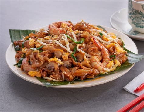  Char Kuey Teow - A Fiery Symphony of Smoky Noodles and Succulent Seafood Delights!