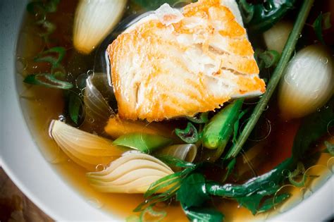  Fangchenggang Sour Fish: Can Umami-Rich Broth Transport You to a Seafood Paradise?