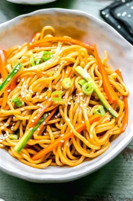   Sesame Oil-Braised Noodles: Can This Umami-Rich Dish Truly Transport Your Taste Buds to Ancient Jingdezhen?