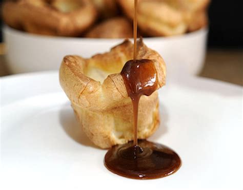  Yorkshire Pudding! A Gloriously Savoury Dish That Demands to Be Drenched in Rich Gravy